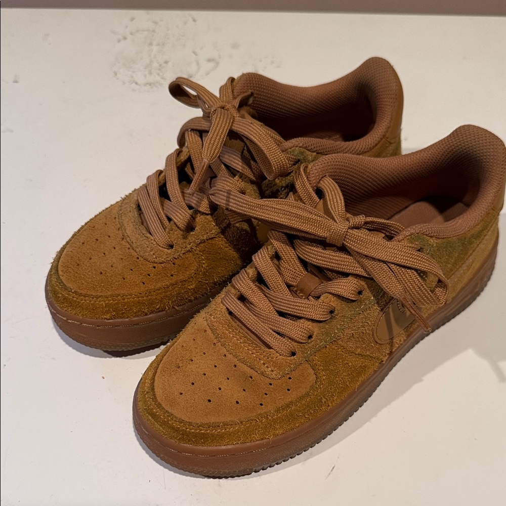 Nike Women's Tan Sneakers Air Force 1 LV8